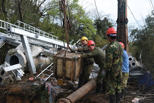 石嘴山索道施工怎么把材料运输到山上？